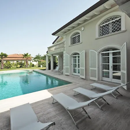 The Pool In Dei Marmi