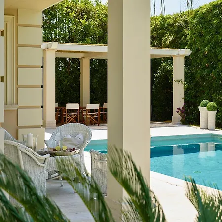 Villa The Pool In Dei Marmi *
