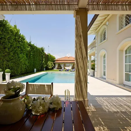 The Pool In Dei Marmi Forte dei Marmi